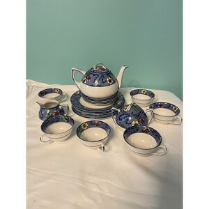 Wedgwood England 22 Piece Set Ivory Flower Dinner/Dessert‎ Plates, Tea Set